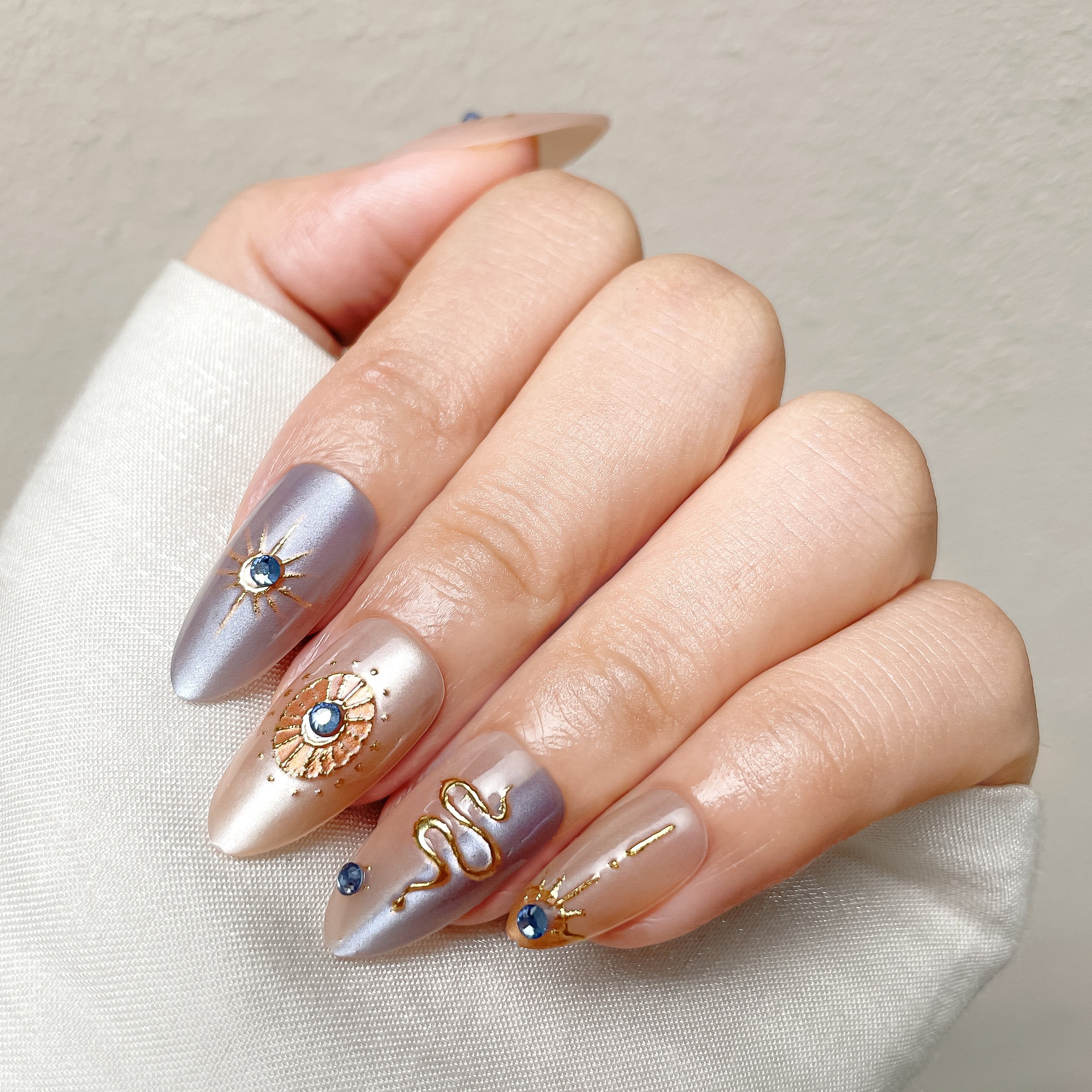 Two-tone palette with sun and moon patterns Press-On Nails